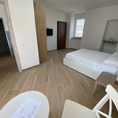 Πανσιόν Around Maggiore 3*