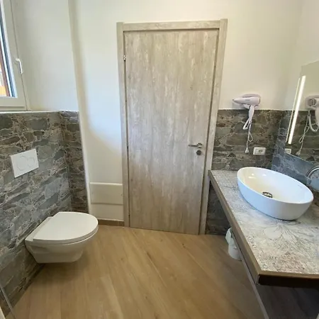 ゲストハウス Around Maggiore