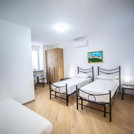 ゲストハウス Around Maggiore Reno Di Leggiuno