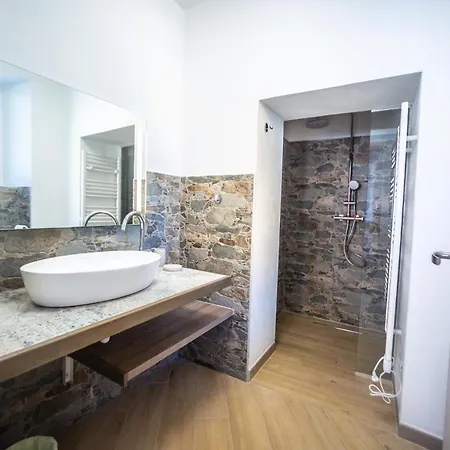 Πανσιόν Around Maggiore 3*