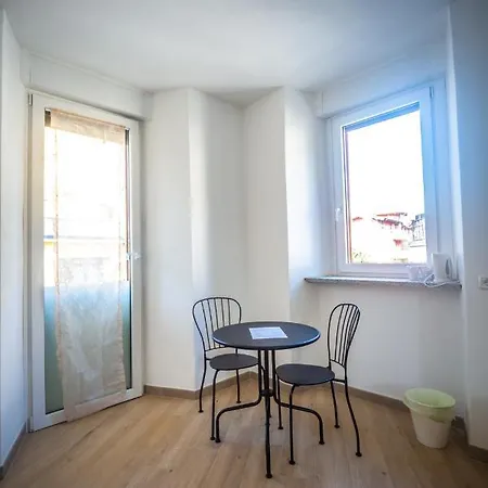 Around Maggiore ゲストハウス 3*