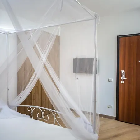 ゲストハウス Around Maggiore