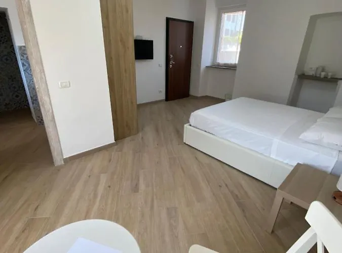 게스트하우스 Around Maggiore 3*