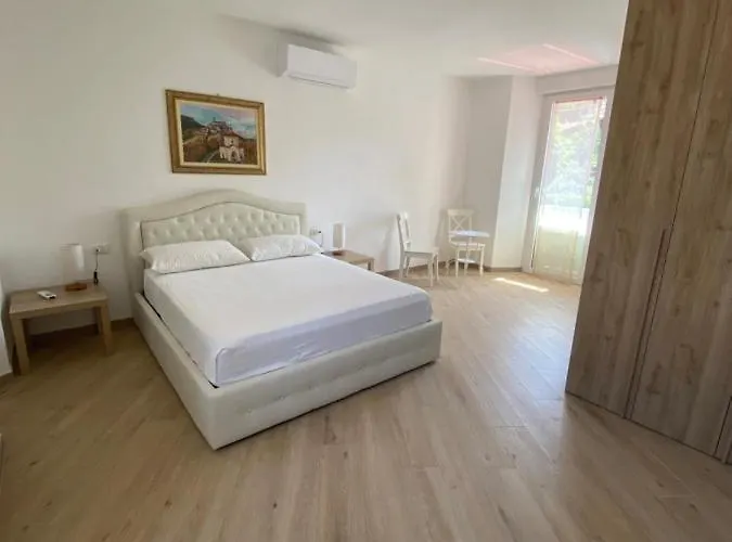 게스트하우스 Around Maggiore 레노 디 레기우노