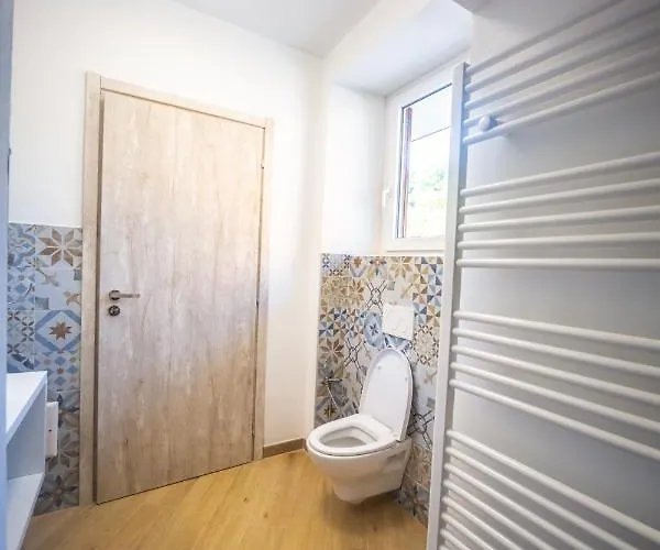 Around Maggiore 게스트하우스 레노 디 레기우노