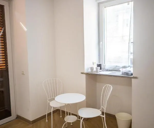 Around Maggiore 게스트하우스 3*