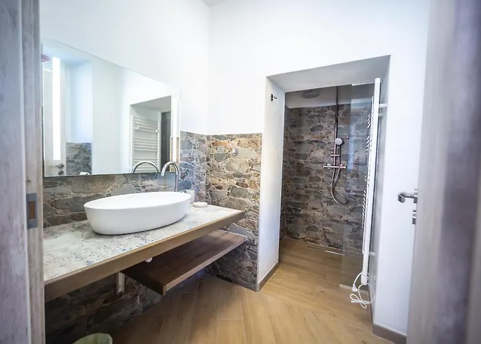 게스트하우스 Around Maggiore 3*