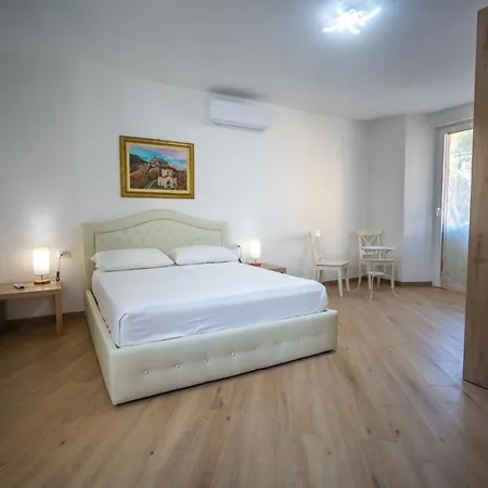 Around Maggiore Pensión 3*