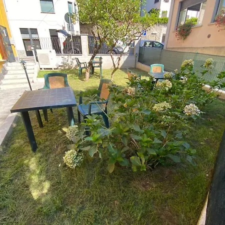 Pensión Around Maggiore 3*